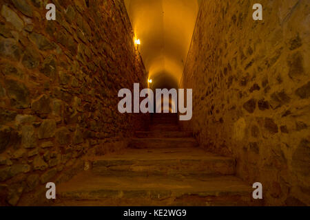 Treppen in einem Tunnel in Amber Fort, Jaipur, Indien Stockfoto