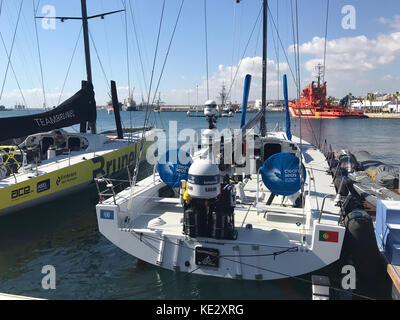 Alicante, Spanien. 16. Oktober, 2017. Segelboote im Hafen von Alicante günstig warten auf die Abfahrt des Volvo Ocean Race 2017. Jose eine baeza/alamy li Stockfoto