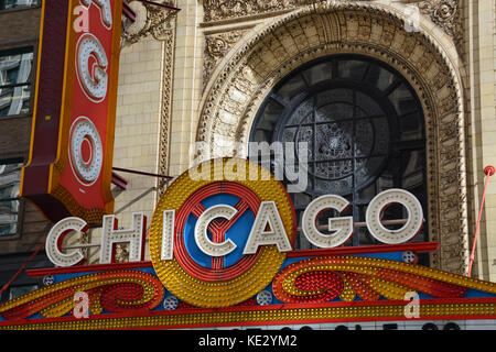 Die ikonischen Festzelt vor der Chicago Theatre ist ein Inoffizielles Wahrzeichen der Stadt und häufig in Filmen und TV Shows in Chicago eingestellt. Stockfoto