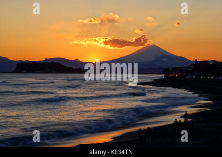 Mt. Fuji von inamuragasaki Stockfoto