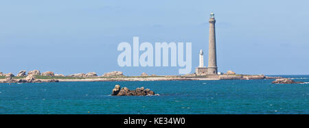 Phare de l'Ile Vierge, Leuchtturm in Finistère, Bretagne, Frankreich. Lange breite Banner Stockfoto