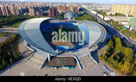 Shenyang, China. 18 Okt, 2017 Luftaufnahmen von tiexi Stadion in Shenyang, Provinz Liaoning im Nordosten Chinas. Die tiexi Stadion ist Austragungsort der Chinese Super League. Credit: sipa Asien/Pacific Press/alamy leben Nachrichten Stockfoto