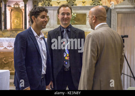 Oktober 2017. Organist Robert Kovács (im Zentrum) nach dem Konzert des Terra Sancta Organ Festival in der St. Peter's Church in Old Jaffa, Tel Aviv. Serge Conrad/Alamy Live News Stockfoto