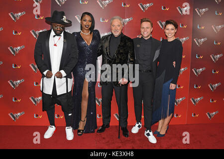 Will.i.am, Jennifer Hudson, Tom Jones, Olly Murs und Emma Willis am Dock 10 in Media City UK für The Voice UK Photocall, Manchester Stockfoto