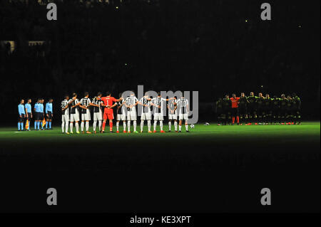 Turin, Italien. 18 Okt, 2017. stille Minute vor der Uefa Champions League zwischen Juventus Turin und sportlichen Lisbona bei Allianz Stadion am 18. Oktober 2017 in Turin, Italien. Credit: Fabio Udine/alamy leben Nachrichten Stockfoto