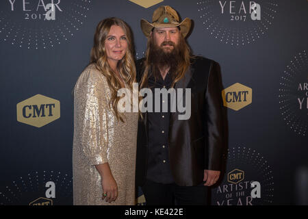 Nashville, Tenessee, USA. 18 Okt, 2017. NASHVILLE, TN - Morgane und Chris Stapleton ankommen auf dem roten Teppich auf der CMT 2017 Künstler des Jahres am Schermerhorn Symphony Center in Nashville, TN. Credit: Foto Access/Alamy leben Nachrichten Stockfoto