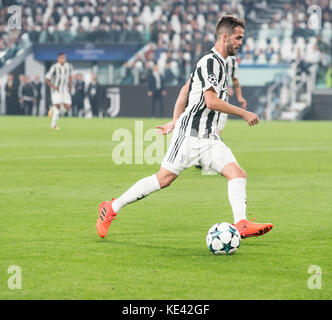 Turin, Italien. Oktober 2017. Miralem Pjanic (Juventus FC) während des Champions-League-Spiels Juventus FC gegen Sporting Clube de Portugal. Juventus gewinnt 2-1 im Juventus-Stadion in Turin 18. oktober 2017 Credit: Alberto Gandolfo/Alamy Live News Stockfoto