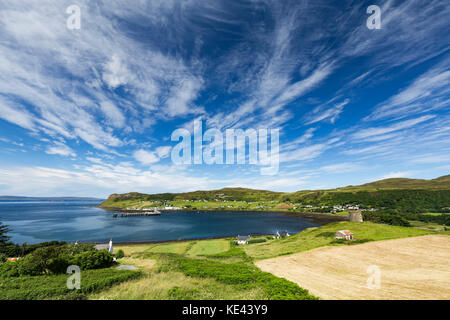 Morgen Blick auf den kleinen Hafen von uig auf der Isle of Skye in Schottland, Vereinigtes Königreich. Stockfoto