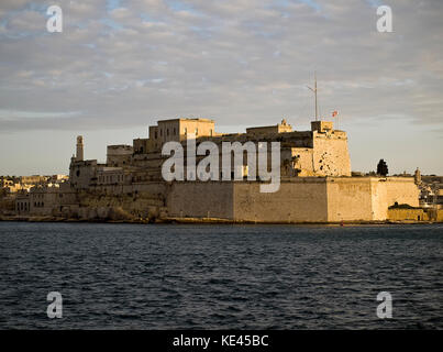 Fort St. Angelo in Grand Harbour in Malta bei Dämmerung Stockfoto