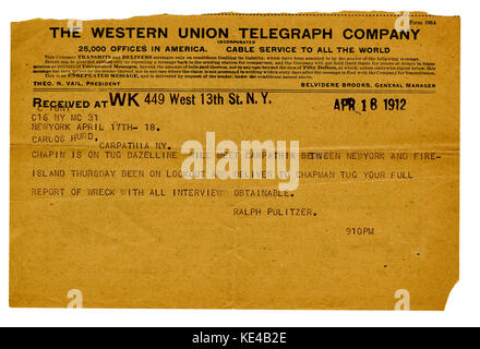 Dieses Telegramm von Ralph Pulitzer an Carlos Hurd wurde am 18. April 1912 an Bord der Carpathia in New York gesendet. Es ist historisch bedeutsam, da es sich auf die Zeit nach der Katastrophe der Titanic bezieht, in der die Karpaten Überlebende retteten. Das Telegramm dient als wichtige historische Kommunikation, die mit einem der tragischsten maritimen Ereignisse verbunden ist. Stockfoto