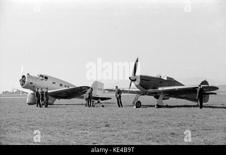 Northrop Delta Mk1 und Hurricane 1939 Stockfoto