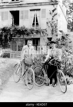 Pierre et Marie Curie devant Leur maison de Sceaux en 1895 Stockfoto