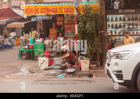 Essensstände an jeder Ecke Straßen von hanoi. Stockfoto