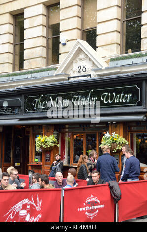 Der Mond unter Wasser JD Wetherspoon Pub in Leicester Square, London, UK. Stockfoto