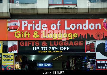 Stolz von London Souvenirshop in der Oxford Street, London, UK. Stockfoto