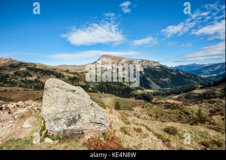 Von Ochsenhofer Scharte im Schwarzwassertal mit Blick auf den Hohen Ifen im Kleinwalsertal/Vorarlberg. Stockfoto