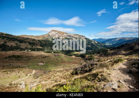 Von Ochsenhofer Scharte im Schwarzwassertal mit Blick auf den Hohen Ifen im Kleinwalsertal/Vorarlberg. Stockfoto