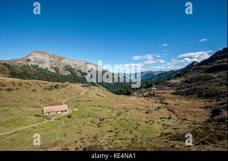 Von Ochsenhofer Scharte im Schwarzwassertal mit Blick auf den Hohen Ifen im Kleinwalsertal/Vorarlberg. Stockfoto