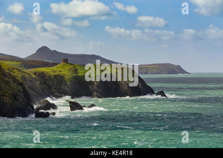 Abereiddy Turm aus Traeth Llyfn Bay. Stockfoto