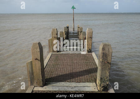 Sturm Ophelia, zerschlägt, hits, mit starken, Gale, Kraft, Winde, und riesige, Wellen, Küsten, Küste, stadt, Aberystwyth, Cardigan Bay, Ceredigion, Wales, Welsh, Großbritannien, Großbritannien, Stockfoto