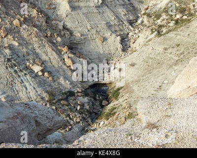 Steppe Felsen. Pol. trockene Landschaft. Kasachstan. Mangistau Region. Stockfoto
