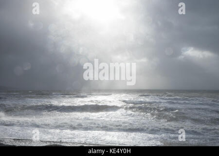 Sturm Ophelia, zerschlägt, hits, mit starken, Gale, Kraft, Winde, und riesige, Wellen, Küsten, Küste, stadt, Aberystwyth, Cardigan Bay, Ceredigion, Wales, Welsh, Großbritannien, Großbritannien, Stockfoto