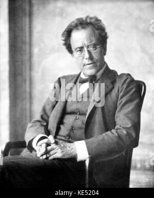 Gustav Mahler in der Loggia der Wiener Oper 1907 sitzt. Österreichischen Komponisten, den 7. Juli 1860 bis 18. Mai 1911. Foto von Moriz Nähr. Stockfoto