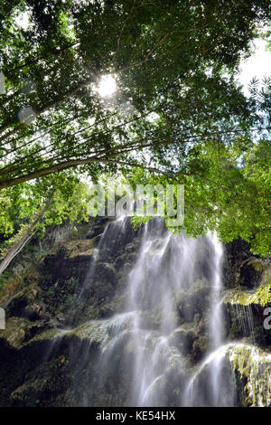 Die tumalog Wasserfall in Oslob, Philippinen. pic in Cebu, Philippinen - September 2015. Stockfoto