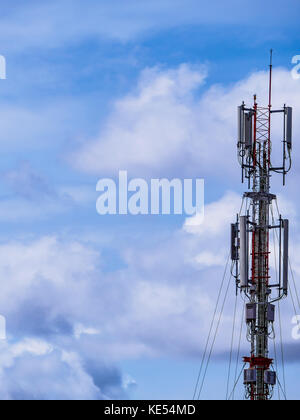 Kommunikation - Tower-mit-Antennen Stockfoto