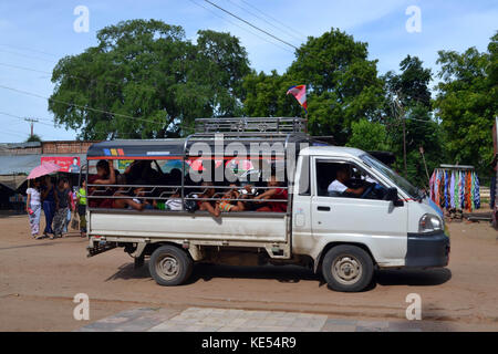 Die Aktivität um archäologische Zone Bagan, Myanmar. Einige souvenirstände vor der Websites werden müssen. Pic im August 2015 aufgenommen wurde. Stockfoto