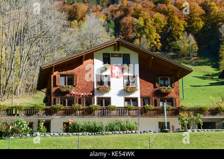 Engelberg, Schweiz - 15. Oktober 2017: Chalet in Engelberg in den Schweizer Alpen Stockfoto