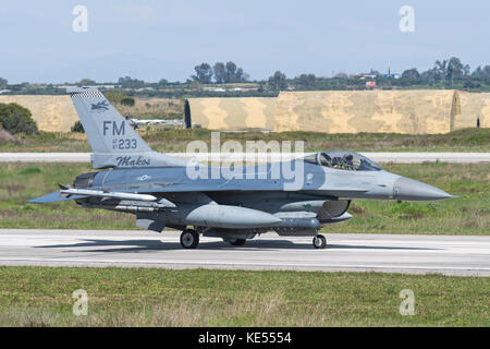 Us Air Force Reserve Command F-16c Block 30 in andravida Air Base rollen. Stockfoto