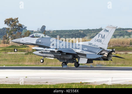 Us Air Force Reserve Command F-16c Block 30 Landung in andravida Air Base. Stockfoto