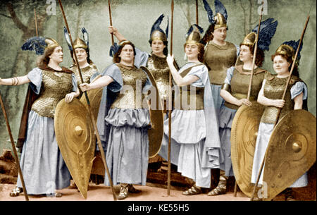 Richard Wagners Oper 'Die Walküre'-Act III, eine Gruppe von Walküren. Teil von 'Der Ring des Nibelungen' (Der Ring cycle"). Le Théâtre, Dezember 1899. Walküre/Walkyrie. L-R: Adrienne Osborne, Johanna Dietz, Louise Reuss - Belce, Ernestine Schumann-Heinck, Elsa Breuer, Marie Brandis, Marion Unkraut, Joséphine Artner. Stockfoto
