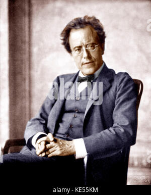 Gustav Mahler in der Loggia der Wiener Oper 1907 sitzt. Österreichischen Komponisten, den 7. Juli 1860 bis 18. Mai 1911. Foto von Moriz Nähr. Eingefärbte Version. Stockfoto