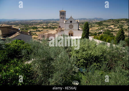 Romanischen und gotischen Franziskanerklosters Italienisch Sacro Convento mit oberen Papale Kirche Basilica di San Francesco (Päpstlichen Basilika des Hl. Franziskus Stockfoto