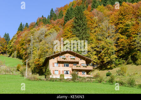 Engelberg, Schweiz - 15. Oktober 2017: Chalet in Engelberg in den Schweizer Alpen Stockfoto