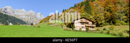 Engelberg, Schweiz - 15. Oktober 2017: Chalet in Engelberg in den Schweizer Alpen Stockfoto