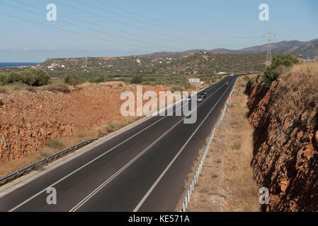 Malia, Kreta, Griechenland. Die E75 A Nationalstraße mit neuer