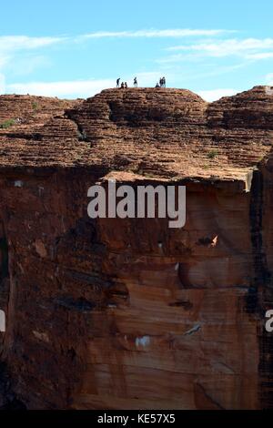 Wandern rund um den Kings Canyon, rund 2 Stunden mit dem Auto von uluru. Pic im November 2016 getroffen wurde. Stockfoto