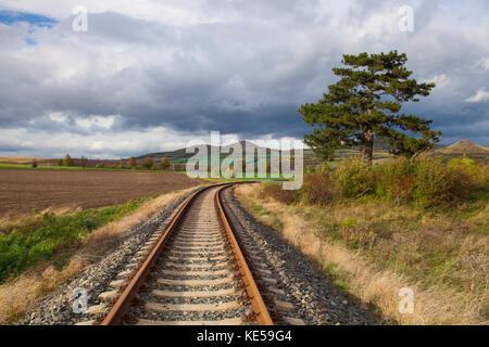 Einzelne Bahn in Rana, Mittelböhmische Hochland, Tschechische Republik Stockfoto