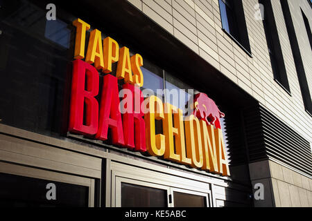 Tapas Barcelona Zeichen aufrichtenden außerhalb Southampton Restaurant Stockfoto