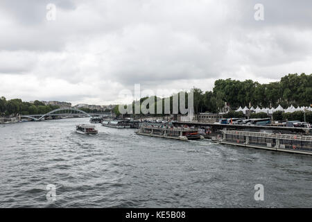 Ein Blick auf den Fluss Seine in Paris, Frankreich Stockfoto