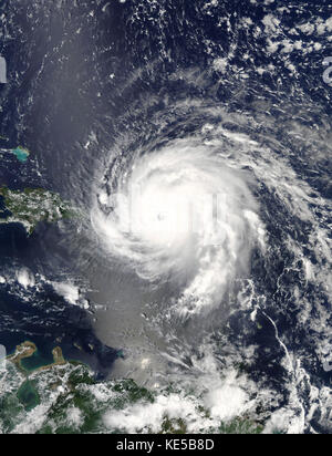 Satellitenansicht des Hurrikans Irma über den Leeward Islands und Puerto Rico. Stockfoto