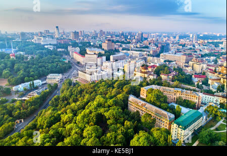 Luftaufnahme von khreshchatyk, europäischen und ukrainischen Haus in Kiew, Ukraine Stockfoto