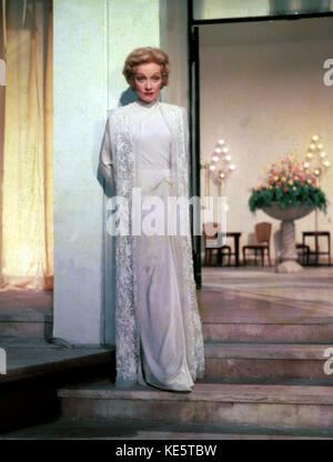 Marlene Dietrich am Set von The Monte Carlo Story (1956) Stockfoto