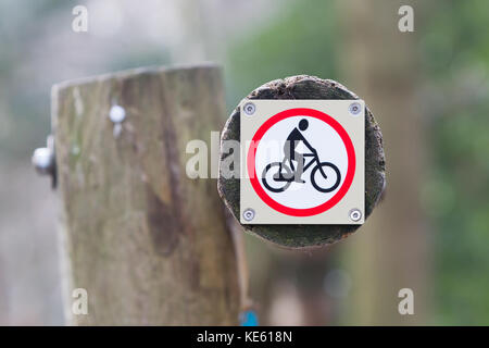 Mit dem Fahrrad durch den niederländischen Natur verboten Stockfoto