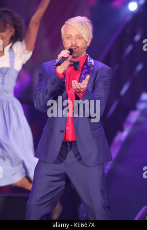 Show 'Dirndl! Fertig! Los!" bei Circus Krone in München mit: ross antony Wo: München, Deutschland Wann: 17 Sep 2017 Credit: Becher/wenn.com Stockfoto