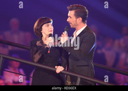 Dirndl Anzeigen! Fertig! Los!“ Im Circus Krone in München mit: Mireille Mathieu, Florian Silbereisen Wo: München, Deutschland Wann: 17 Sep 2017 Credit: Becher/WENN.com Stockfoto