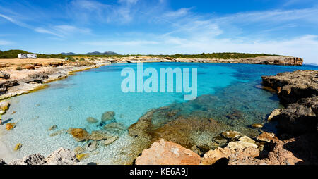 Steiniger Strand auf Mallorca felsige Küste Stockfoto